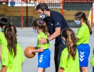 Berni Rodríguez enseña los valores del deporte a los más pequeños