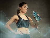 3 bebidas deportivas caseras para llevar en tu botella de agua personalizada