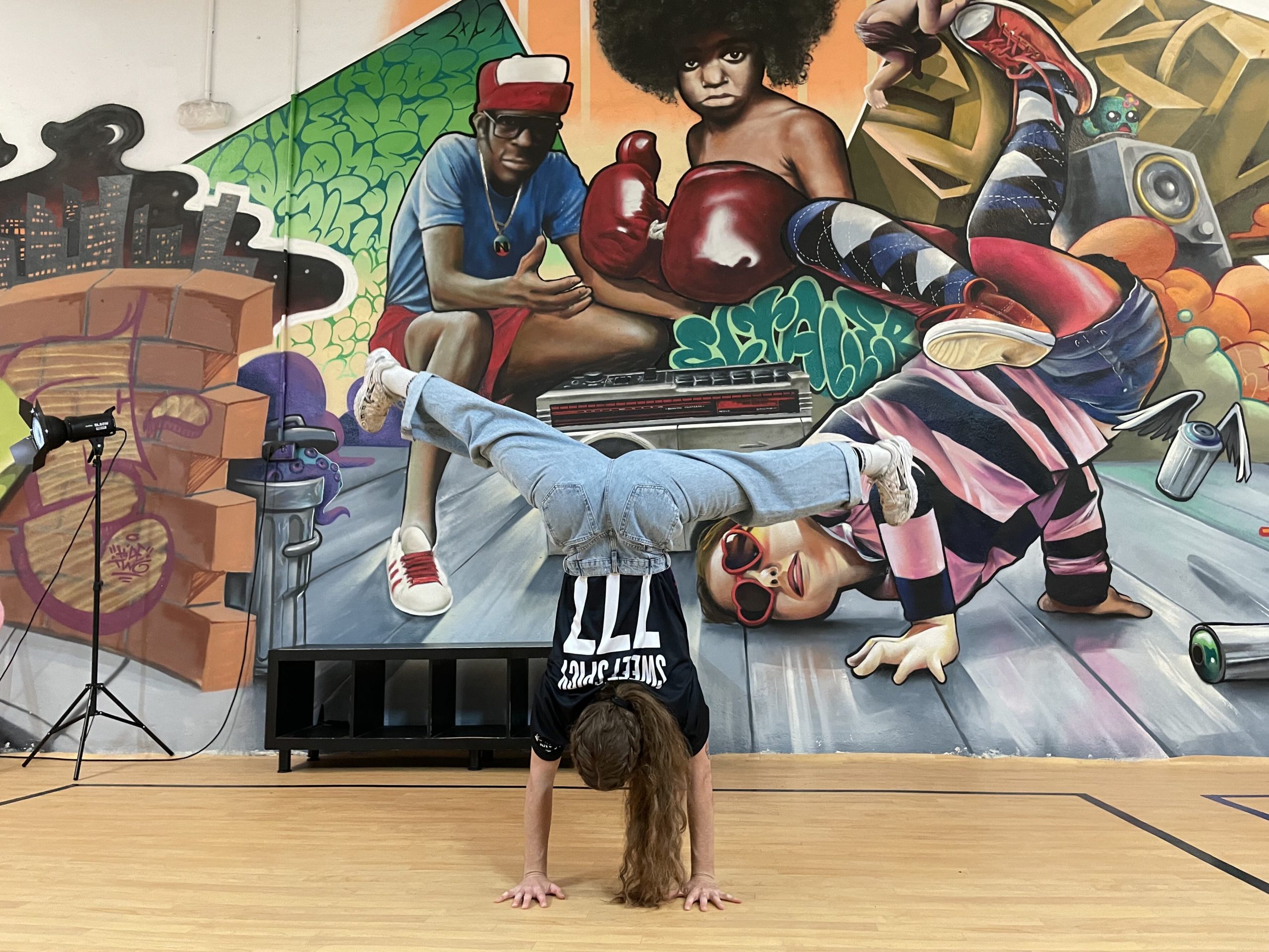 Una B-Girl haciendo breaking. Fuente: Avance Deportivo/LPT