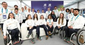 Pablo Bustinduy visita a la delegación española en la Villa Paralímpica