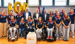 Nadadores paralímpicos españoles visitan el CSD