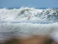 Los surfistas españoles, a por las plazas olímpicas para Tokio 