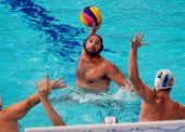 España gana a la campeona olímpica en waterpolo masculino (12-13)